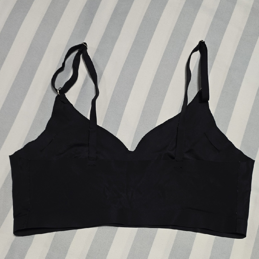 Sleek Black Women's Invisible Bra - Picture 4 of 4